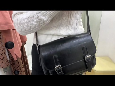 ❤️ Masturbasi publik dari jalang muda FeralBerry dengan dildo di kamar pas ❤️❌ Sialan pada kami id.sexera.ru